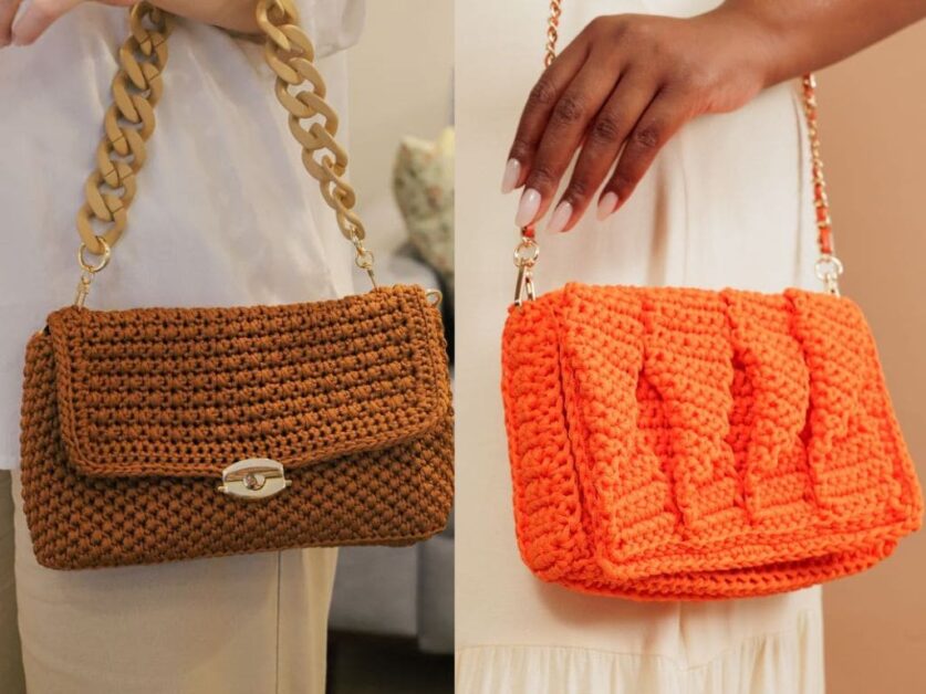 Close-up de duas bolsas de crochê artesanais: uma marrom com alça de corrente grossa e outra laranja vibrante com alça de corrente fina.