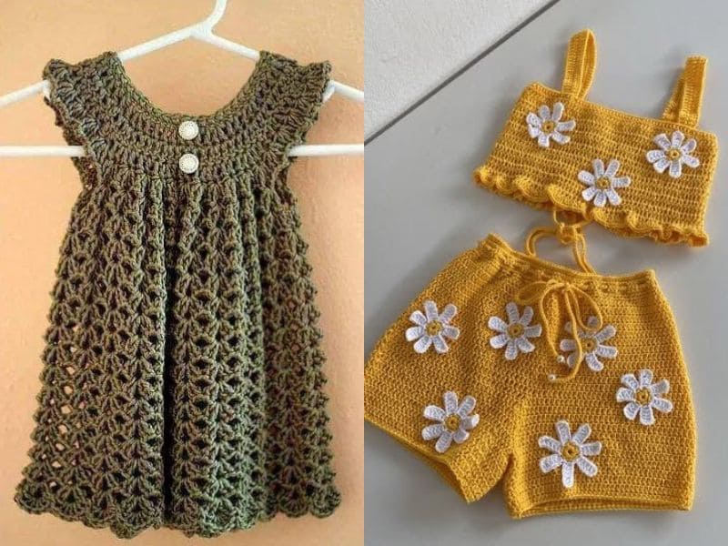 Um vestido de crochê verde pendurado em um cabide ao lado de um conjunto de top e shorts de crochê amarelo com apliques de margaridas brancas.