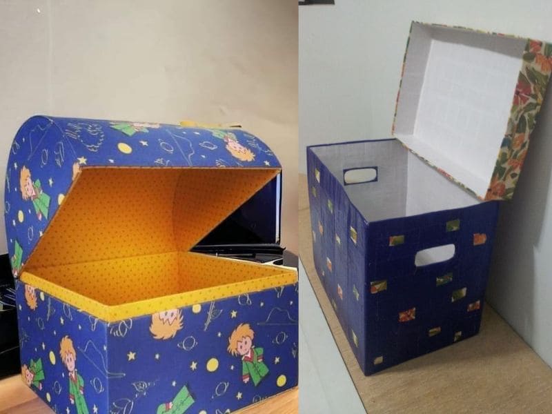 Duas caixas organizadoras de papelão estilo baú, uma com estampa do Pequeno Príncipe e outra com detalhes florais, ambas abertas.