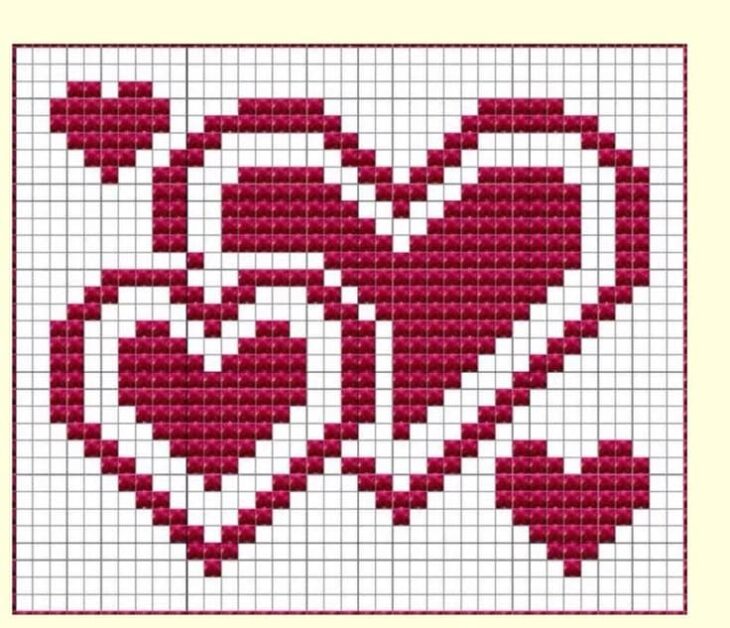Gráfico de ponto cruz elegante com dois corações interligados em vermelho.
