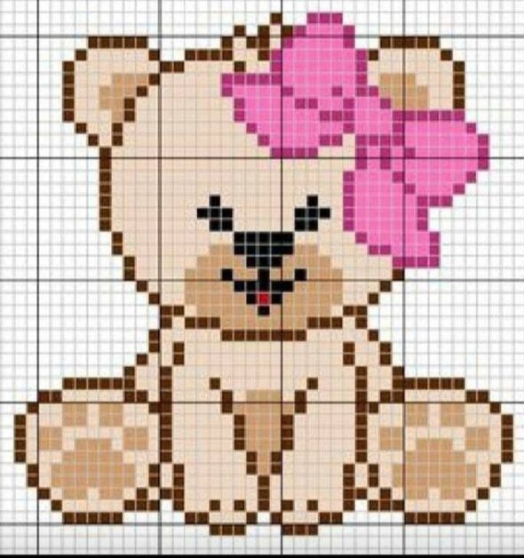 Gráfico de ponto cruz de uma ursinha bege com um laço rosa na cabeça, sobre um fundo quadriculado.