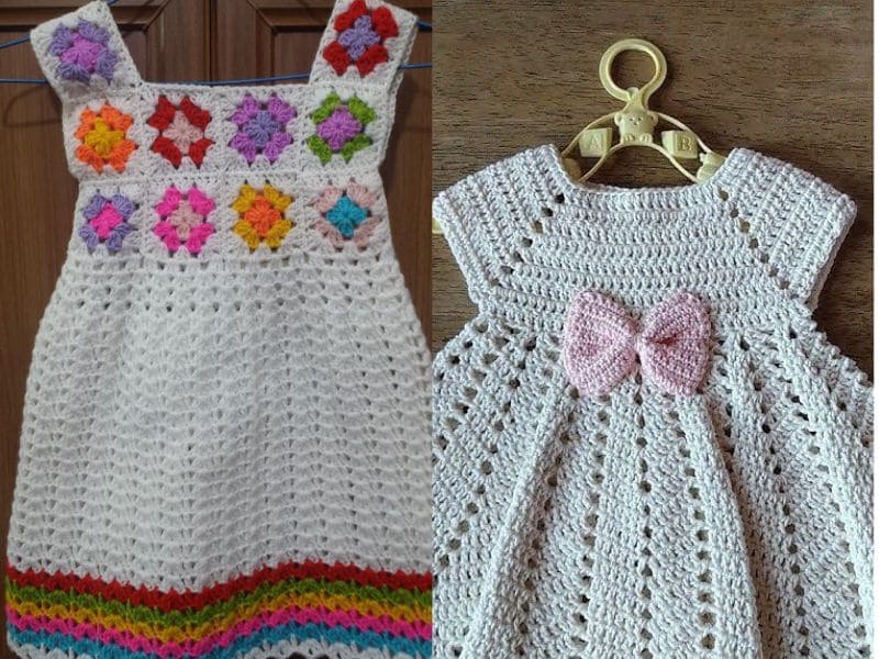 Dois vestidinhos infantis de crochê pendurados, um com quadrados coloridos na parte superior e outro com um laço rosa.